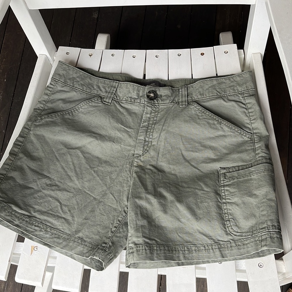 ☀️Eddie Bauer Green Shorts Size 8